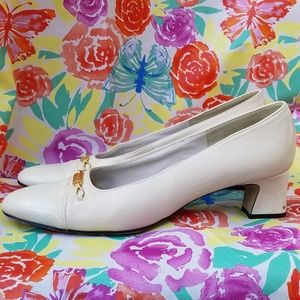 Vtg 70s White Leather Pumps